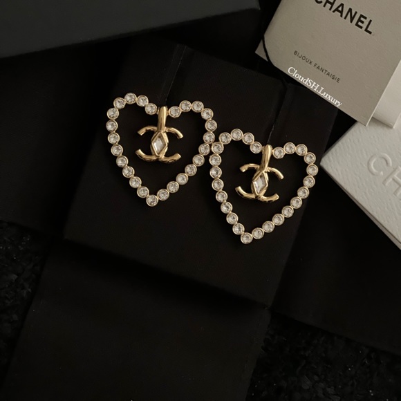 Auth BNIB Chanel 23C Crystal Heart Large Earrings - Picture 1 of 9